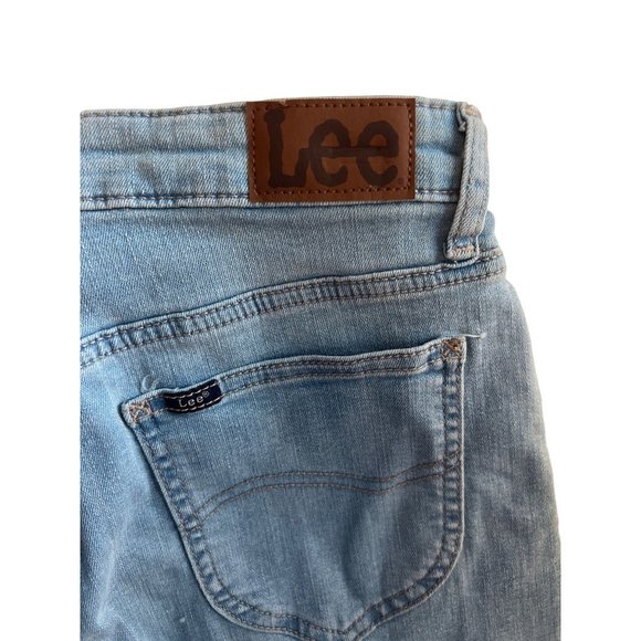 Lee Light Washed Blue Jean Shorts Denim Women's Size 6 NWT Mid Rise Bermuda - Picture 4 of 4